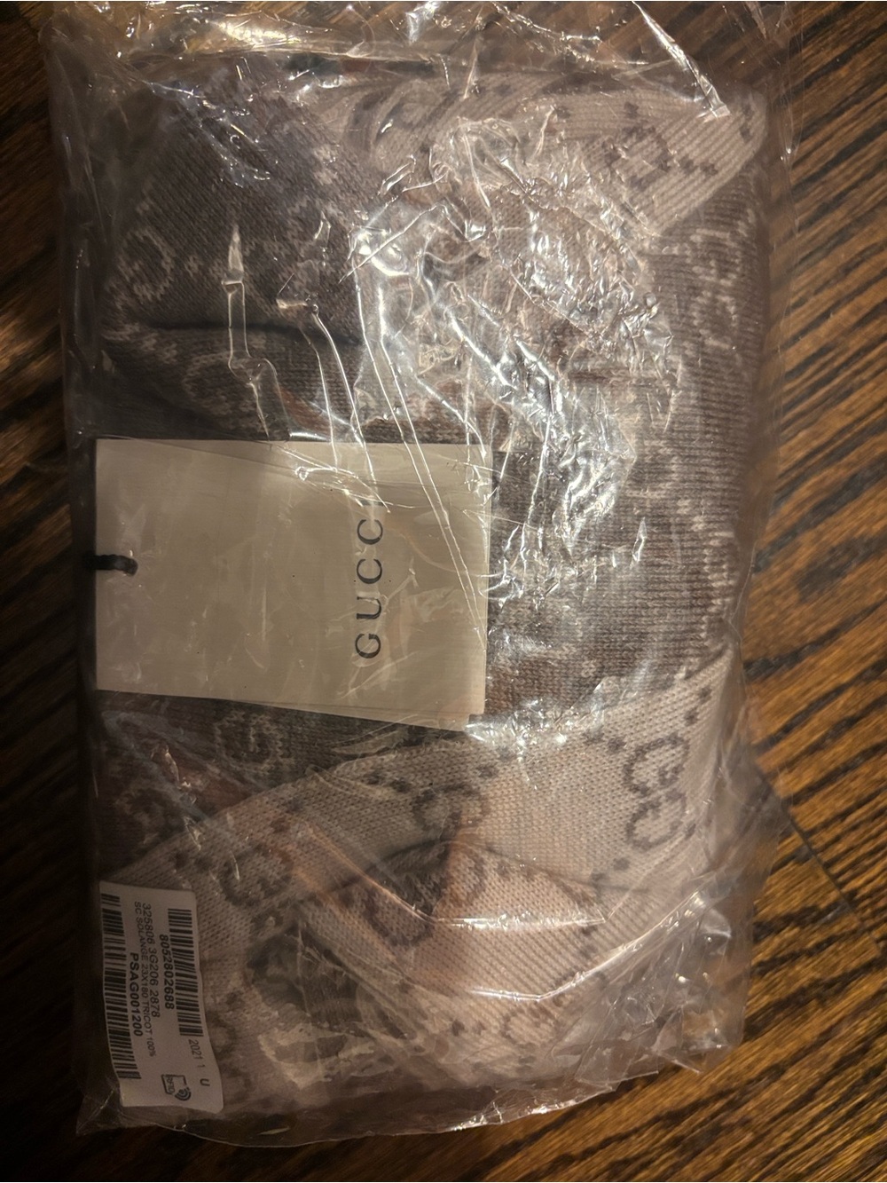 Gucci Monogram Wool Skinny Scarf in Gray with Red/Green Trim - Picture 3 of 3